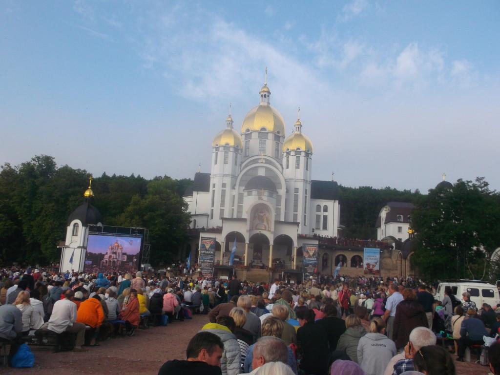 Відбулася Всенаціональна проща до Марійського духовного центру в селі Зарваниця на Тернопільщині