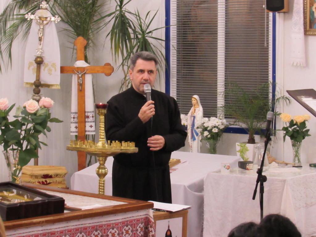 ЗУСТРІЧ НАСТОЯТЕЛЯ ХРАМУ СВ. ВАСИЛІЯ ВЕЛИКОГО З БАТЬКАМИ ДІТЕЙ ЩО ГОТУЮТЬСЯ ДО ПЕРШОЇ СВЯТОЇ СПОВІДІ
